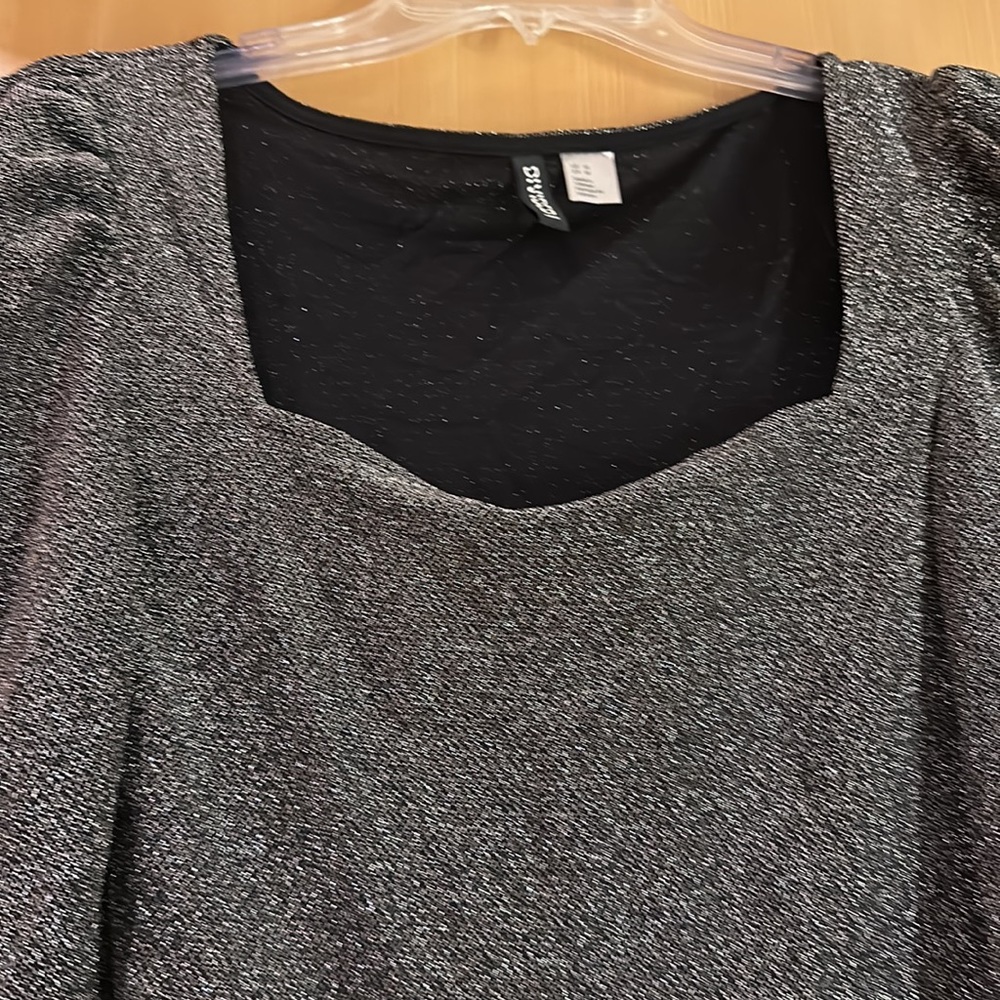 Sparkly top - Picture 2 of 2